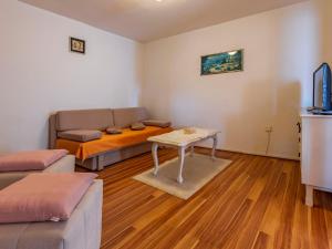 Apartment Vladimir by Interhome 