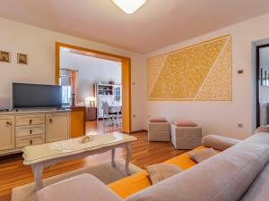 Apartment Vladimir by Interhome 