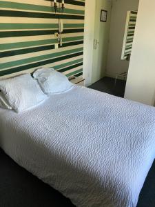 Hotels Hotel Les trois maures : Chambre Simple