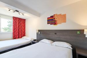 Hotels Authentic by balladins Dijon / Marsannay-la-Cote : Chambre Triple Supérieure avec 1 Lit Double et 1 Lit Simple