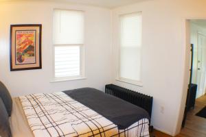 Urban Oasis - 3BR 2BA - City View- Private Parking