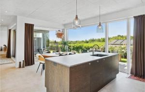 3 Bedroom Cozy Home In Børkop