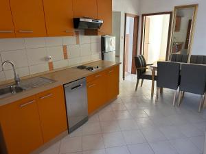 Villa M, App 4 - 6 persons direct on the seaside, 1st floor