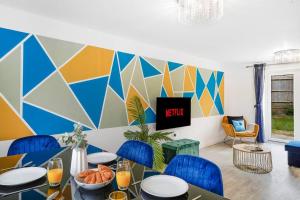 Elegant 7 beds, 5 BR, Contractors, Peterborough area, Wi-Fi, Parking