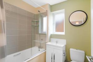 Elegant 7 beds, 5 BR, Contractors, Peterborough area, Wi-Fi, Parking