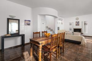 Tonys place pefkos (lindos)