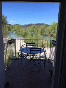 Bambou lodge anduze, les pieds dans l'eau - Boisset-et-Gaujac