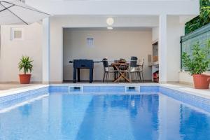 Apartment Renata + PRIVATE swimming pool in SPLIT 