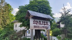 Hostel in picerija Špajza