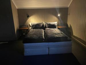 Koselig gammelt hus på gård