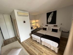 Hotels Hotel Ursula : Chambre Triple avec Terrasse