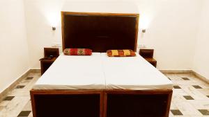 HOTEL INTERNATIONAL - Adjoining INDO Canadian Transport & ISBT Jalandhar City - Corporate, Families, Solo Travellers, Couples Favorite