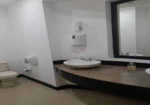 TOWER - Embajada Americana