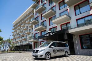 Frojd Kune Resort & Beach Hotel