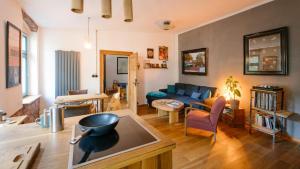 The Upholstery Tinyhouse Deluxe Eco Chalet Kreativ Citynah