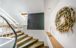 3 Bedroom Lovely Apartment In Poitiers