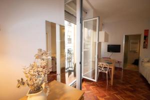 Acogedor apartamento, exterior con balcón y aire acondicionado en Chueca, Madrid