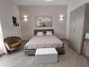Dreibettzimmer mit Poolblick