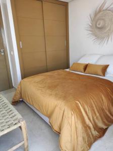 Plein centre Marrakech, grand balcon filant