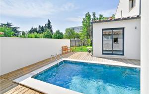 Maisons de vacances Amazing Home In Monteux With Outdoor Swimming Pool, Wifi And 3 Bedrooms : Maison de Vacances 3 Chambres 