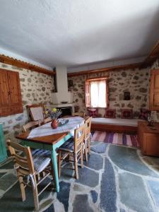 Calliope stone house