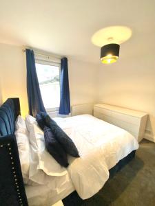 Medway Getaway - 3 Bed Home with Luxury Bathroom