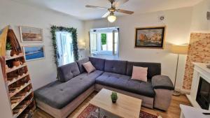 Holiday Place Veli Dvor - vacation house with private garden in old town Punat