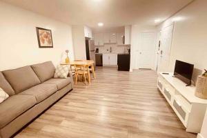 Unit #201 Cozy Mountain View 1BR in DT
