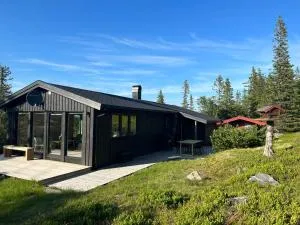 Vegglihytta - cabin with a tranquil location - Sjautveit