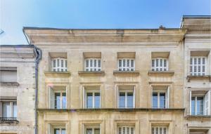 3 Bedroom Lovely Apartment In Poitiers