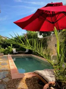 Chambre, terrasse et piscine de l'Impasse du Pressoir - 圣埃尔斯