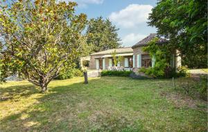 Maisons de vacances Amazing Home In Taulignan With Outdoor Swimming Pool, Wifi And 4 Bedrooms : photos des chambres