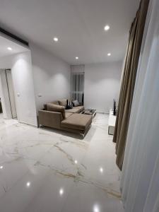 Mumbas Apartment 3
