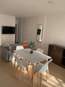 Apartamento a metros de la costanera y el lago