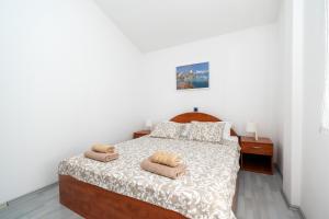 Apartments with parking space Mandre, Pag - 16836