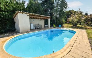 Maisons de vacances Amazing Home In Taulignan With Outdoor Swimming Pool, Wifi And 4 Bedrooms : Maison de Vacances 4 Chambres