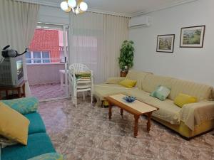 AL LADITO DE LA PLAYA