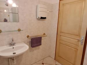 Maisons de vacances Gite Meligny-le-Grand, 4 pieces, 6 personnes - FR-1-585-29 : photos des chambres