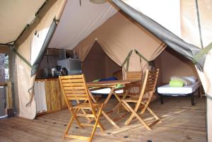 Campings Camping Le Domaine Des Jonquilles : Lodge Tente (4 Personnes)