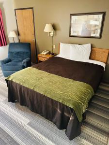 Queen Room - Disability Access room in Arlington Inn