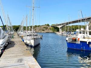 6 person holiday home in UDDEVALLA-By Traum