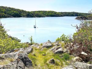 6 person holiday home in UDDEVALLA-By Traum