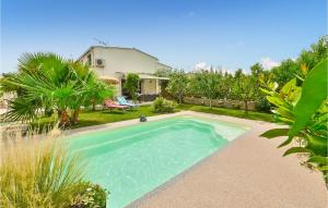 Maisons de vacances Beautiful Home In Le Pontet With 3 Bedrooms, Outdoor Swimming Pool And Swimming Pool : photos des chambres