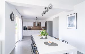 Nice Apartment In Molunat With Wifi