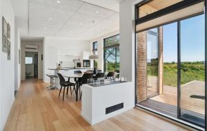 4 Bedroom Beautiful Home In Allinge