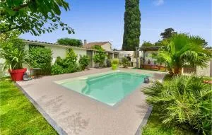 Awesome Home In Le Pontet With Jacuzzi - 莫里埃莱阿维尼翁