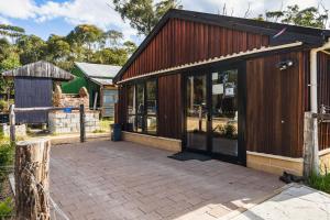 Wallabies, parrots, farm animals