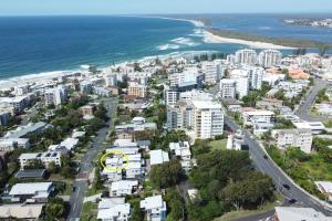 Spacious New 2 bedroom Kings Beach Townhouse ZF2