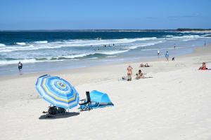 Spacious New 2 bedroom Kings Beach Townhouse ZF2