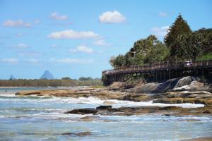 Spacious New 2 bedroom Kings Beach Townhouse ZF2